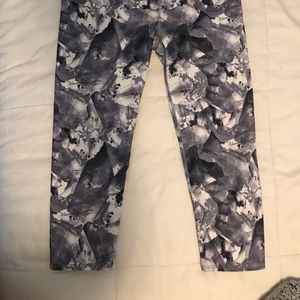 Fabletics mid-rise crop leggings M
